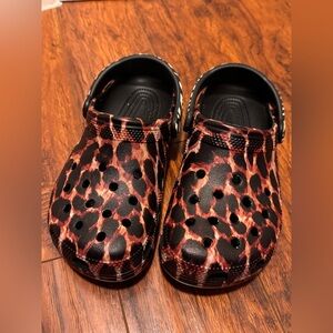 Crocs women’s leopard